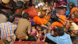 UP: Stampede during satsang in Sikandrarao, Hathras, 27 people including 25 women died