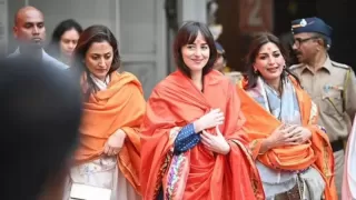 Dakota Johnson and Chris Martin Visit Siddhivinayak Temple in Mumbai