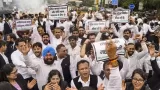 Delhi Lawyers Protest : Lawyers protest against V.K. Saxena