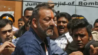 IPS officer reveals shocking story of slapping Sanjay Dutt IPS officer reveals shocking story of slapping Sanjay Dutt