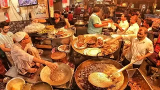 Top 10 Street Foods in Delhi 2025