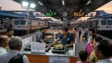LPG Shortage Hits Indian Railways: IRCTC Shifts to Microwave and Induction for Station Food