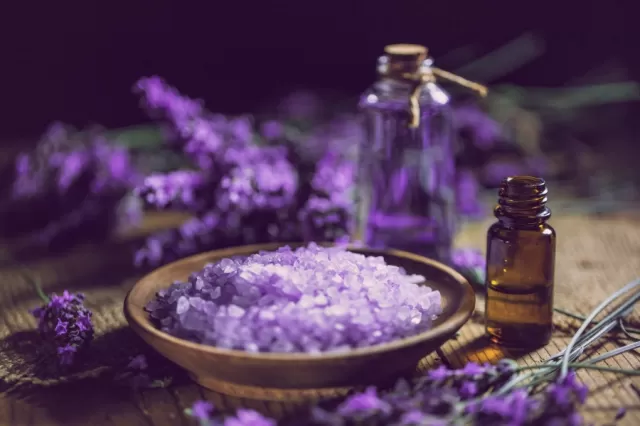 Rock Salt & Essential Oil Bath