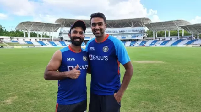 Ravichandran Ashwin, Dinesh Karthik