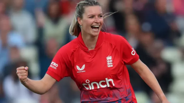 Royal Challengers Bangalore Lauren Bell