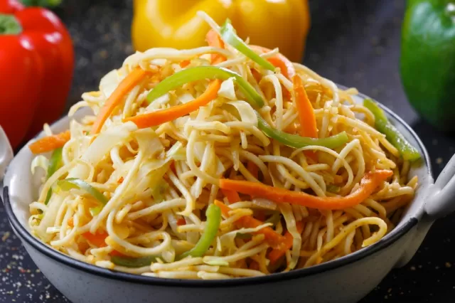 Veg Hakka Noodles