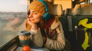 5 Cara Bersantai Saat Bepergian Hanya dengan Ponsel
