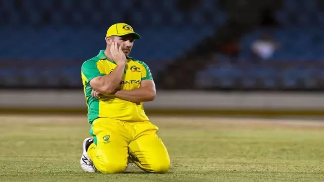 Aaron Finch undergoes knee surgery, doubts playing