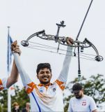 Became the first male archer to win gold in the World Championship