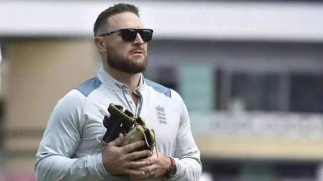 brendon mccullum vaping on camera