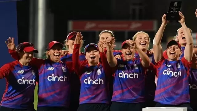 Danielle Wyatt steers England to T20I series