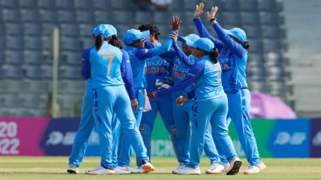 India beat Sri Lanka by eight wickets