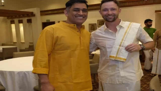 MS Dhoni and Dwayne Bravo show off