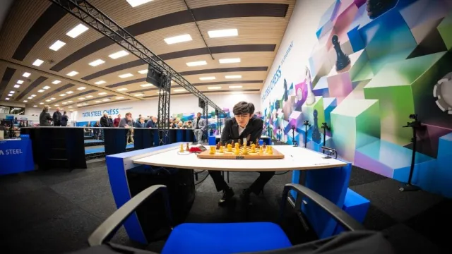 niemann shocks tata steel chess with bold queen sac 5
