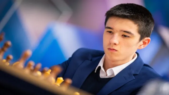 niemann shocks tata steel chess with bold queen sac 7