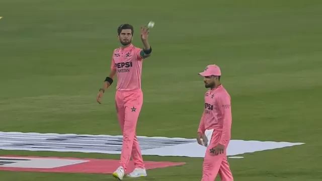 pakistan-ne-south-africa-ke-khilaaf-pink-jersey-kyun-pehni Pakistan Ne South Africa Ke Khilaaf Pink Jersey Kyun Pehni?