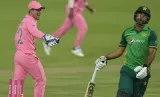 Quinton de Kock distracts Fakhar Zaman to run him out