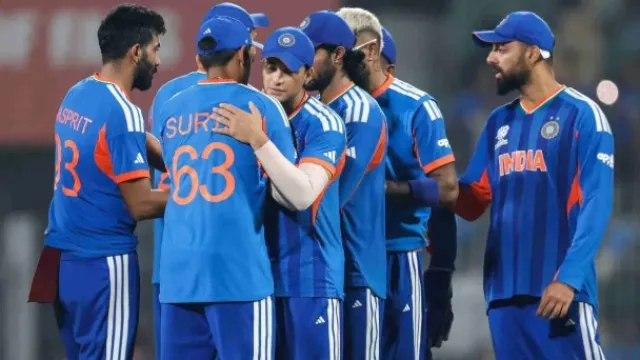 ranbir kapoor alia bhatt with raha at wankhede semi viral 5