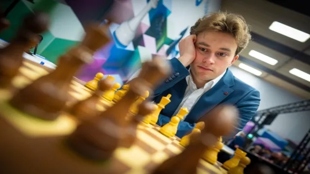 sindarov surges as gukesh keymer fedoseev also score wins 6