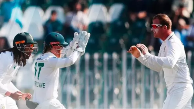 south africa thrashes pakistan by 8 wickets to level series 1