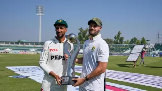 South Africa Thrashes Pakistan by Picture