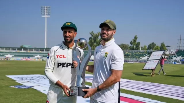 South Africa Thrashes Pakistan by 8 Wickets to Level Series
