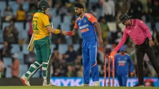 Top 5 bowlers with most wickets