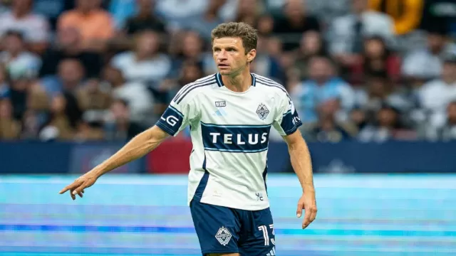 top 5 players with the most assists in football history 1