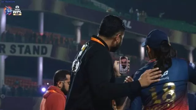 Virat Kohli video calls Smriti Mandhana after