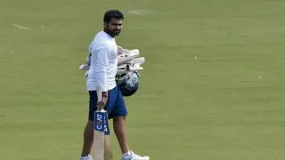 Aus vs Ind: मुश्किल में फंसे रोहित शर्मा, सिडनी में बढ़ी कोरोना की रफ्तार,14 दिन के लिए होटल में बंद हैं हिट मैन