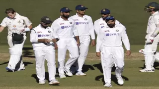 Aus Vs Ind: टीम के खिलाड़ियों को मोटीवेट कर भारत लौटे विराट कोहली, रहाणे को सौंपी कप्तानी