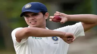 अर्जुन तेंदुलकर ने मुंबई के लिए खेले पहले मैच में चटकाया विकेट, VIDEO