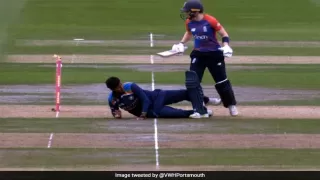 अजब-गजब तरीके से रन आउट हुईं इंग्लैंड कप्तान हीथर नाइट, छिड़ा विवाद