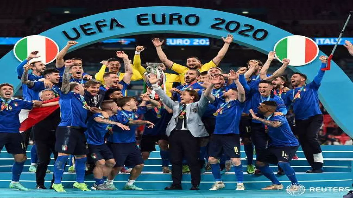 EURO 2020 Winner: 52 साल के बाद इटली ने जीता यूरो कप, खिताबी मैच में इंग्लैंड को मिली हार in Hindi News EURO 2020 Winner: 52 साल के बाद इटली ने जीता यूरो कप, खिताबी मैच में इंग्लैंड को मिली हार in Hindi