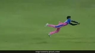 IPL 2021: चेतन सकारिया ने सुपरमैन की तरह हवा में उड़कर लिया जोरदार कैच, बल्लेबाज भी रह गया हैरान.देखें Video