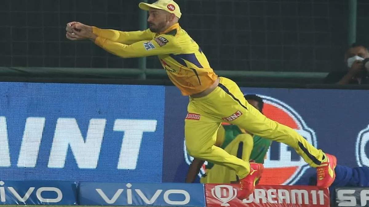 IPL 2021: डुप्लेसिस ने खुद को बना लिया सुपरमैन, ऐसा हवाई कैच लेकर जडेजा को कर दिया हैरान..देखें Video in Hindi