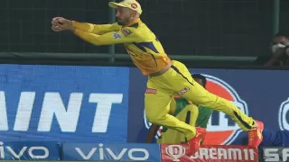IPL 2021: डुप्लेसिस ने खुद को बना लिया सुपरमैन, ऐसा हवाई कैच लेकर जडेजा को कर दिया हैरान..देखें Video