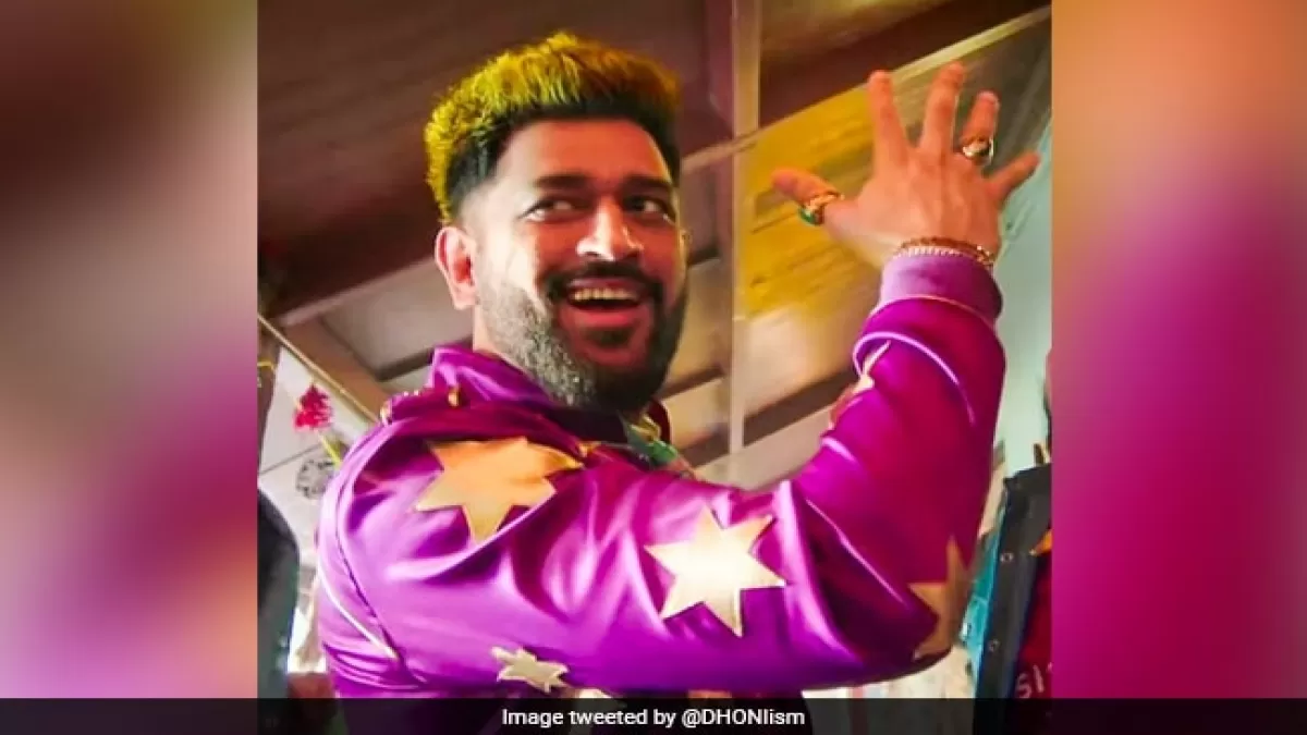 IPL 2021: धोनी का टपोरी अंदाज देखकर फैन्स रह गए दंग, बोले- रणवीर सिंह से दूर रहें प्लीज... in Hindi