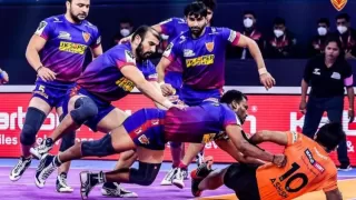 Kabaddi: दिल्ली-गुजरात के बीच मुकाबला टाई, बेंगलुरु बुल्स की रोमांचक जीत