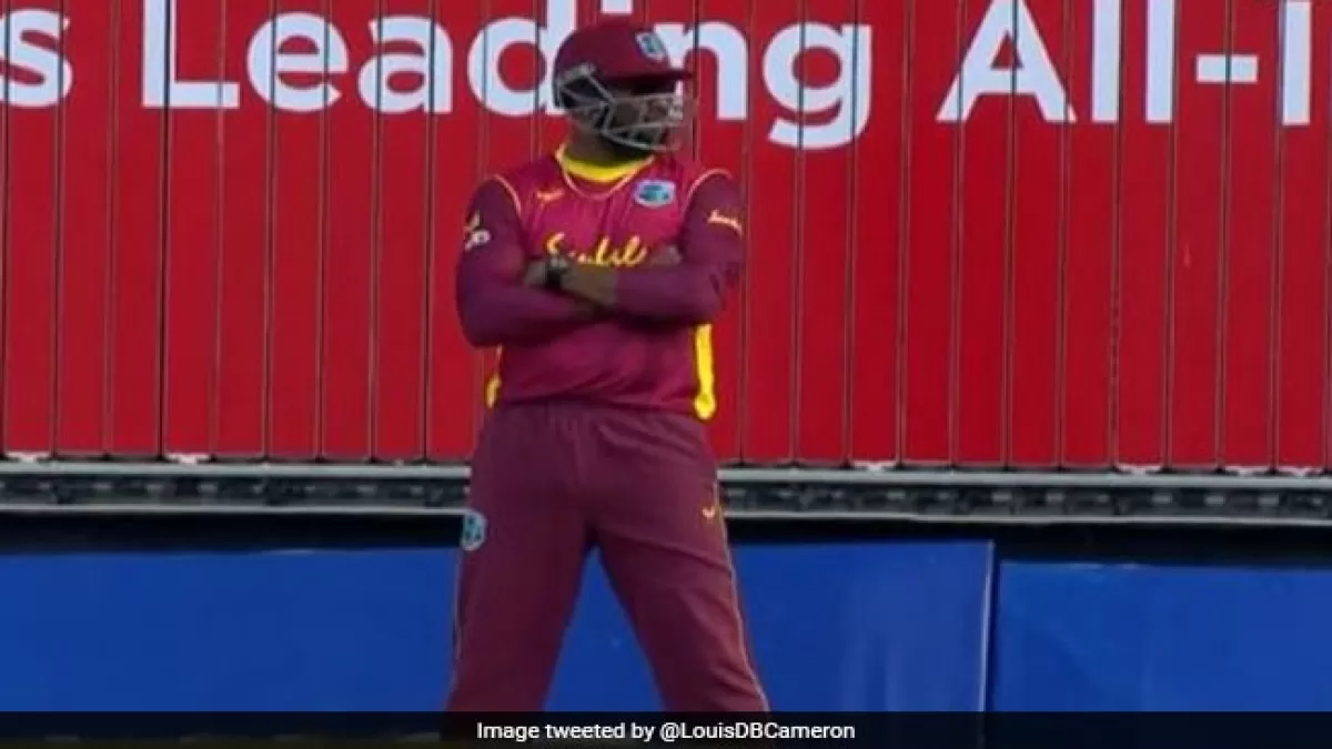 West Indies vs Australia मैच में पोलार्ड ने कर डाली ऐसी हरकत, फैन्स भी रह गए हैं दंग in Hindi
