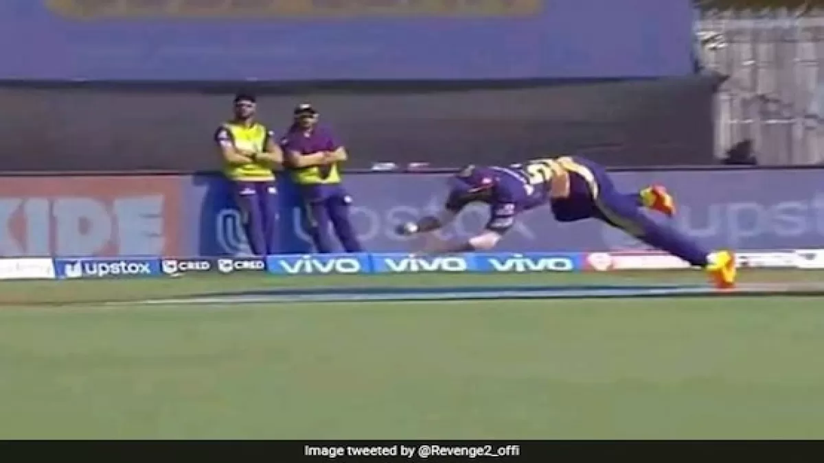 RCB vs KKR: राहुल त्रिपाठी ने कोहली का लिया असंभव कैच, देखकर आप कह उठेंगे नामुमकिन है..देखें Video in Hindi