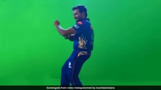 IPL 2021 के आगाज से पहले जमकर नाचे रोहित शर्मा, मराठी गाने पर यूं दिखाए अपने डांस मूव्स..देखें Video