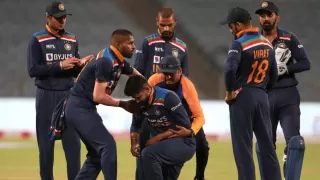 Shreyas Iyer taken for scans after shoulder injury could be in doubt for IPL