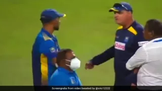 भारत से मिली हार से परेशान हो उठे श्रीलंकाई कोच, मैदान पर ही अपने खिलाड़ी से उलझे- Video
