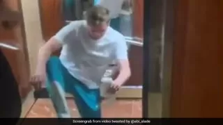 करीब एक घंटे तक लिफ्ट में अकेले फंसे रहे स्टीव स्मिथ, देखें Video