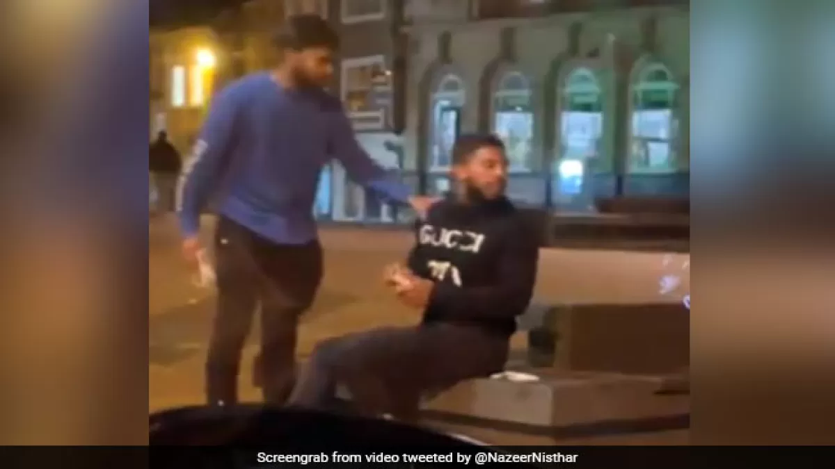 Video: श्रीलंकाई क्रिकेटरों की शर्मनाक हरकत, बायो-बबल तोड़कर उड़ाई मौज, अब बोर्ड ने किया निलंबित in Hindi