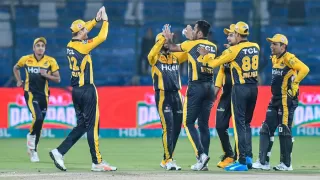Wahab Riaz, Saqib Mahmood and Tom Kohler-Cadmore hand Islamabad United first defeat