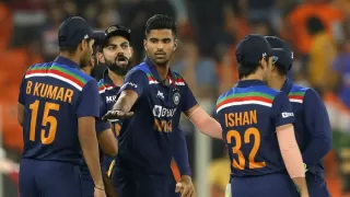 Washington Sundar can bowl to right-handers too