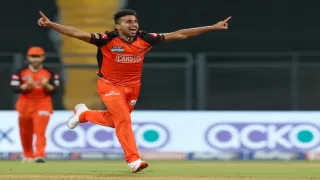 DC vs SRH उमरान मलिक ने डाली आइपीएल की सबसे तेज गेंद