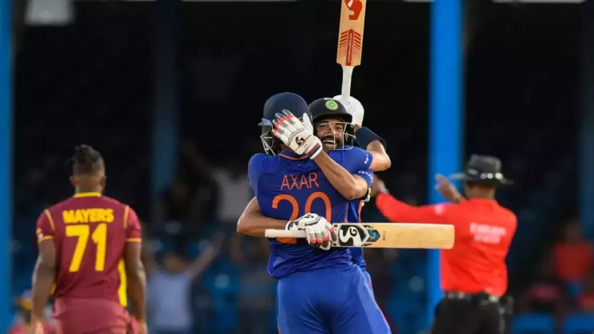 Ind vs WI: अक्षर पटेल ने वनडे  में वेस्टइंडीज के खिलाफ बनाया बड़ा रिकॉर्ड in Hindi News Ind vs WI: अक्षर पटेल ने वनडे  में वेस्टइंडीज के खिलाफ बनाया बड़ा रिकॉर्ड in Hindi